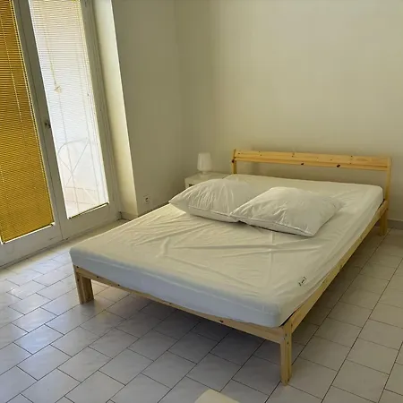 Spacieux Avec Terrasse Face A Menton, Proche Plages Et Centre-ville - Fr-1-196-327